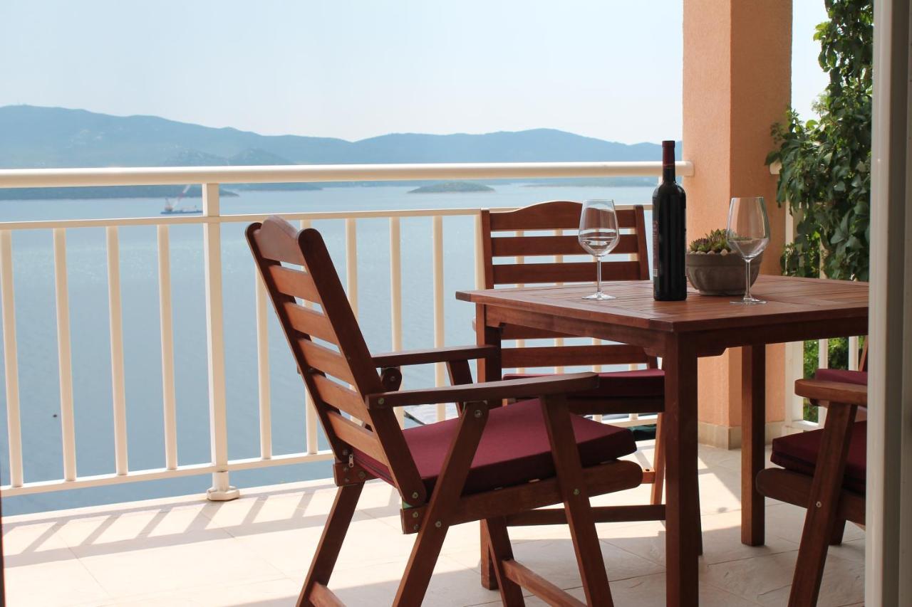 Bella Vista Appartement Komarna Buitenkant foto