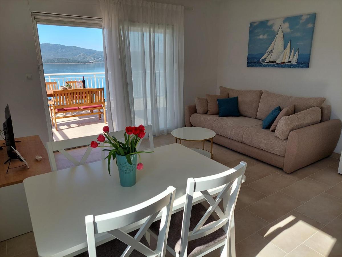 Bella Vista Appartement Komarna Buitenkant foto