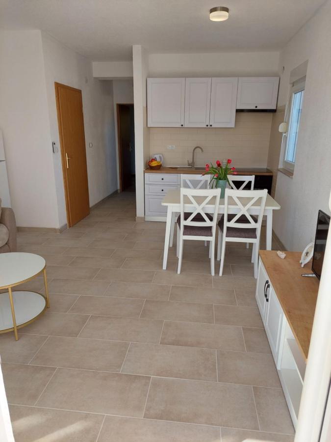 Bella Vista Appartement Komarna Buitenkant foto