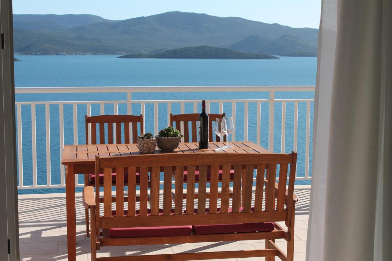 Bella Vista Appartement Komarna Buitenkant foto